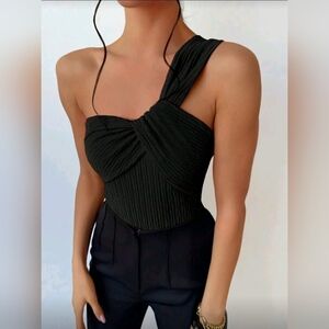 Aloruh Floral One-Shoulder Twisted Bodysuit